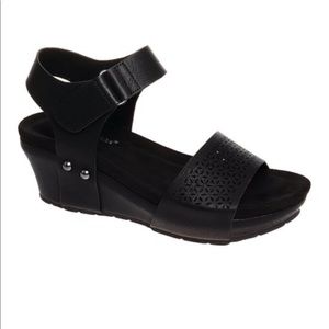 Pierre Dumas Black Wedge Sandals